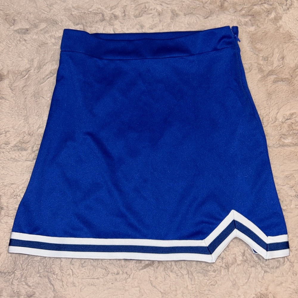 DANZCUE cheerleading skirt in size LC